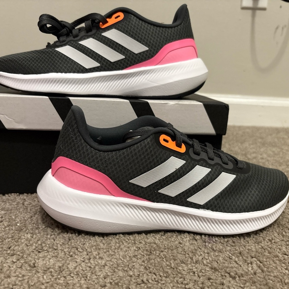 Adidas Women’s Sneakers in Black and Pink